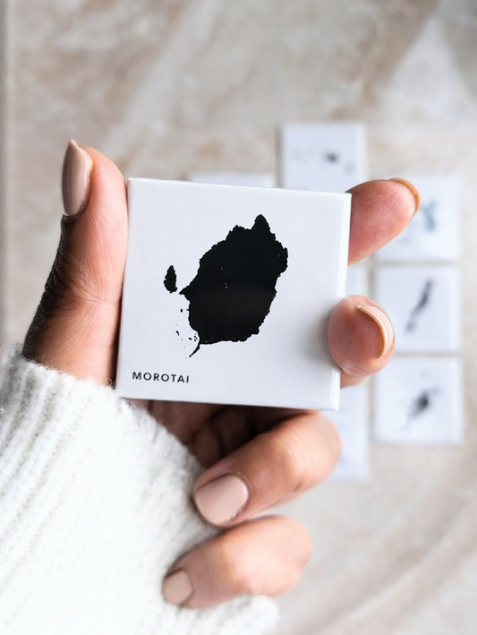 • NIEUW • MOROTAI || 1x Island Magneet 50x50 mm