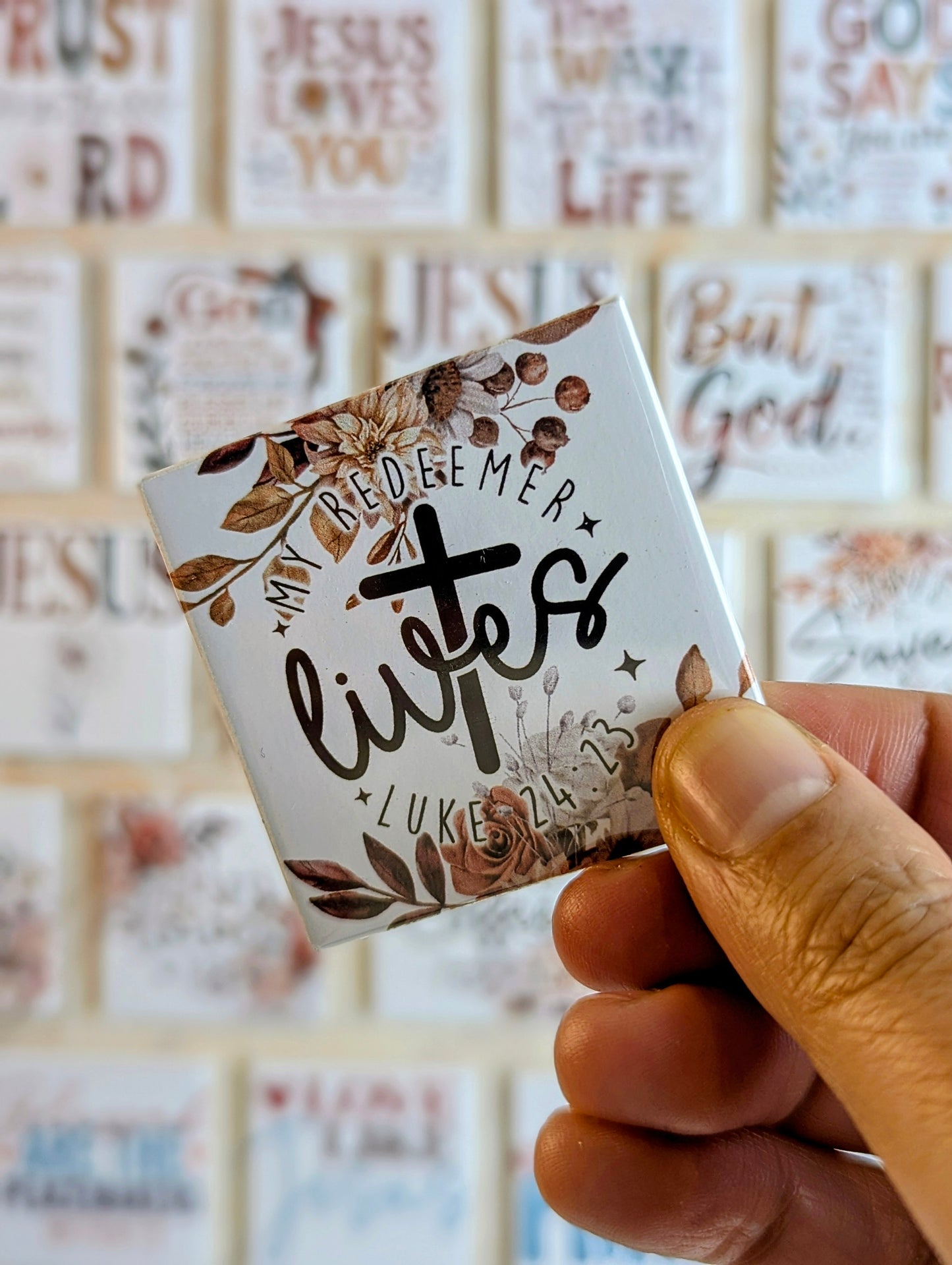 My redeemer lives | Luke 24:23 50x50mm